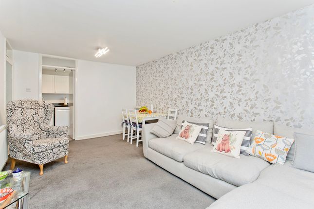 40/7, Calder Gardens, Edinburgh photo 4