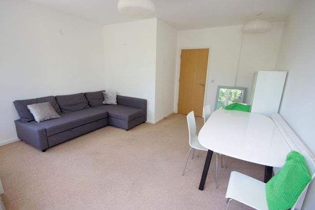 Flat to rent in Morphou Road, London