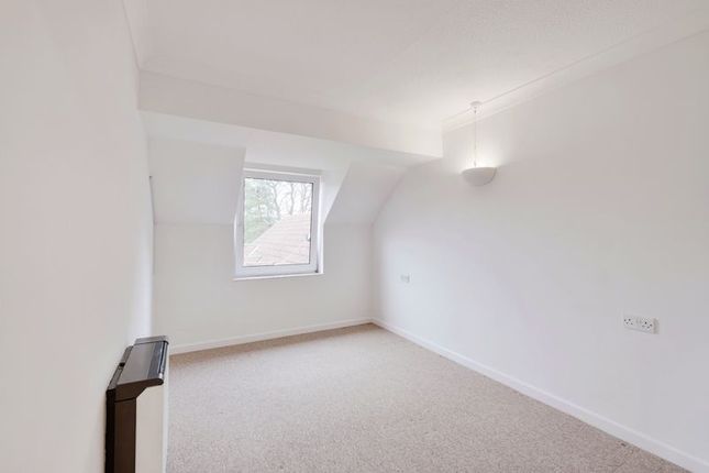 Flat for sale in Park View Court, Bournemouth