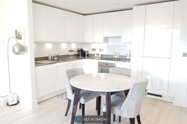 Flat, Abbotsford Court Lakeside Drive Park Royal, London photo 3