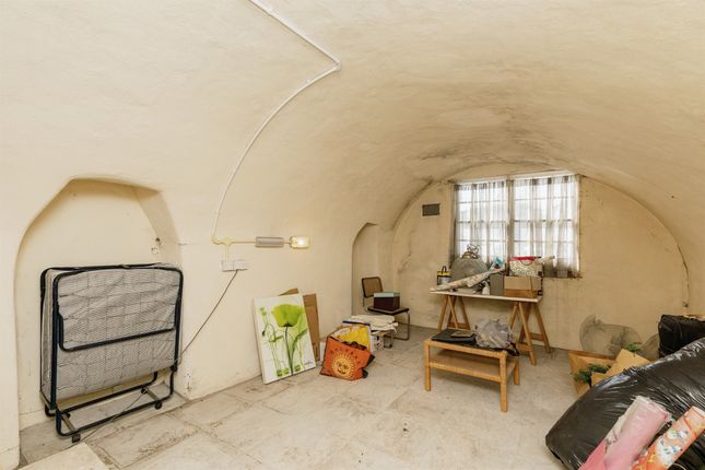Flat for sale in Walcot Parade, Bath