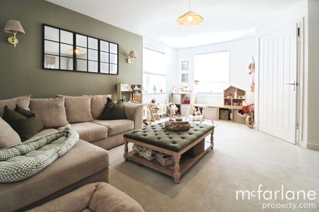 11 Brimstone Road, Swindon photo 3
