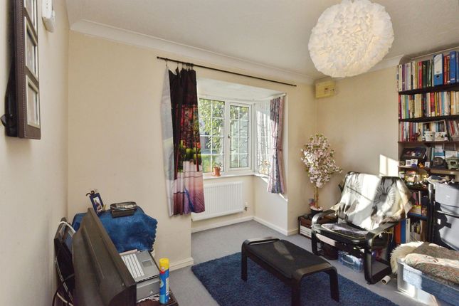 16, Elmridge Court, Milton Keynes photo 4