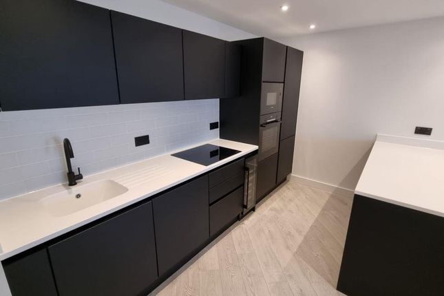Flat 3306, Vista River Gardens, 1 Trinity Way, Manchester photo 4