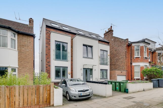 Flat for sale in Alexandra Park Road, London