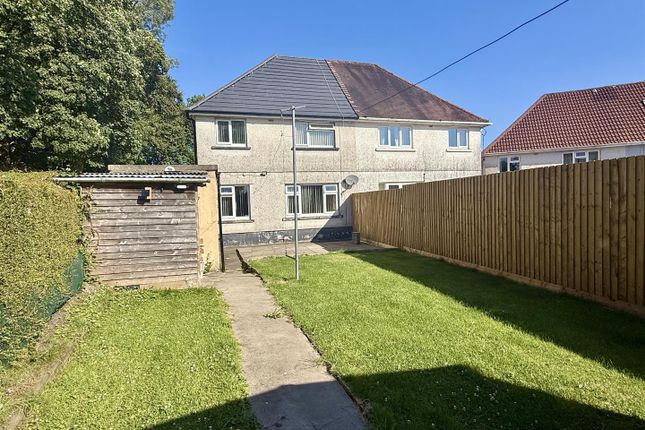 25, Maesyrhaf, Llanelli photo 4