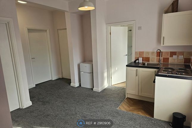 B St Johns Crescent Upstairs Flat, Darlington photo 2