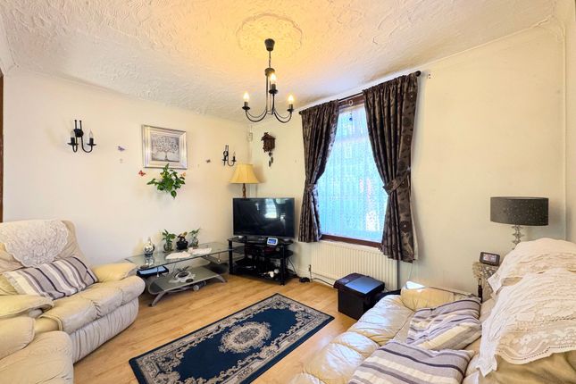6 Silkstream Road, Edgware photo 2