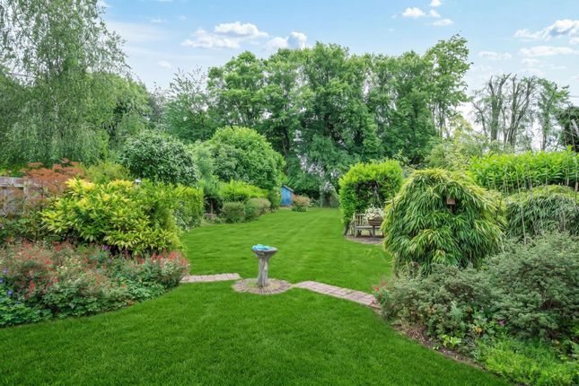 105, Great Tattenhams, Epsom photo 2