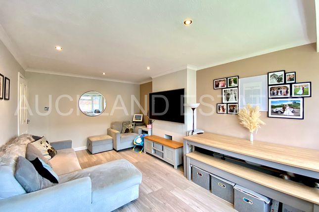 1, Margaret Close, Hertfordshire, EN6 5LB photo 4