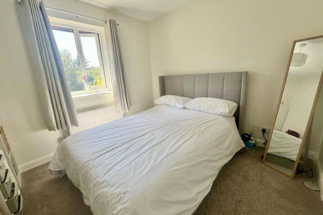 3, Campbell Close, Yateley photo 4