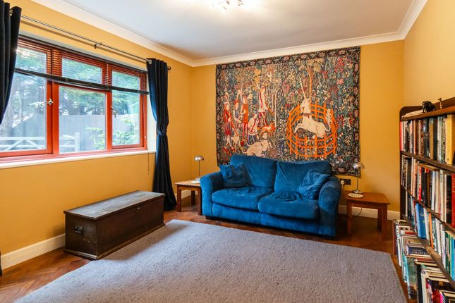 57 Princes Gardens, Peterborough photo 4