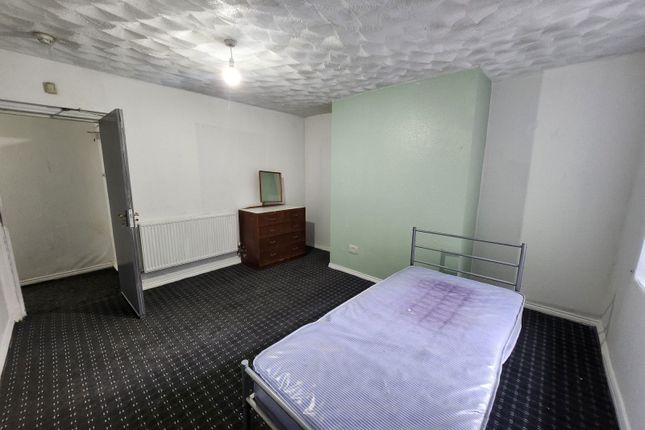 Room to rent in Little Horton Lane, Bradford