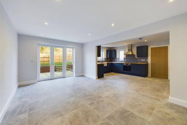 52 Seaview Crescent, Sheringham photo 2