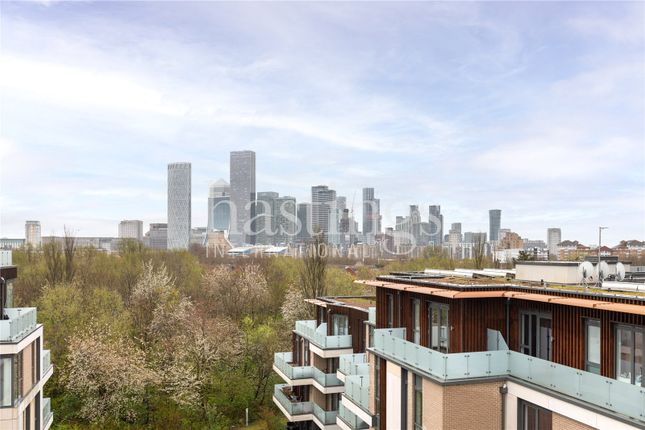 Flat to rent in Hornbeam House, 22 Quebec Way, Canada Water, London