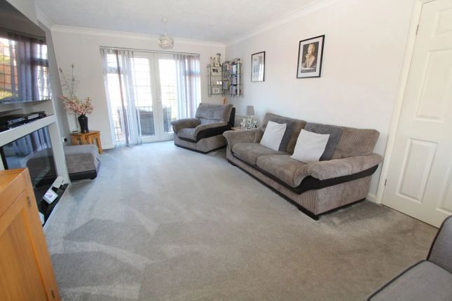 4, Eskdale Walk, Brierley Hill photo 3