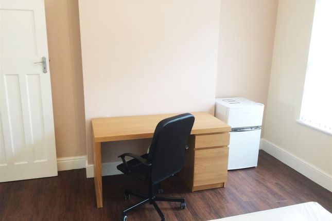 Flat to rent in Far Gosford Street, Coventry