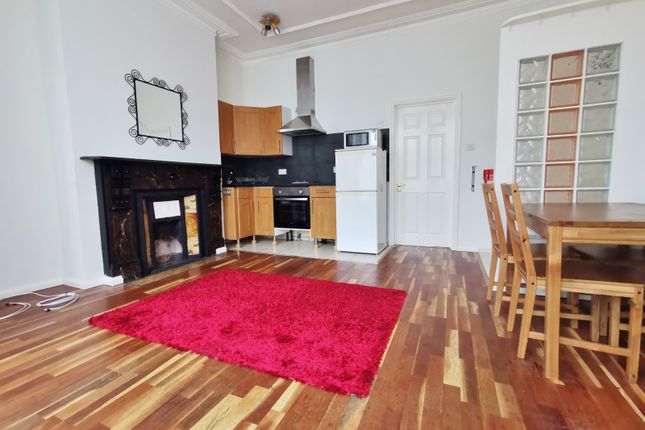 Thumbnail Flat to rent in Grosvenor Road, London