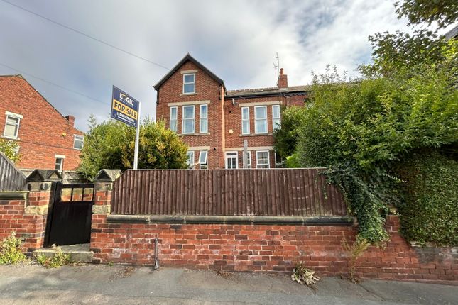 Thumbnail Town house for sale in Banks Avenue, Pontefract, West Yorkshire