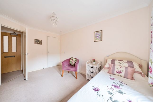 Flat for sale in Orchard Walk, Winchester