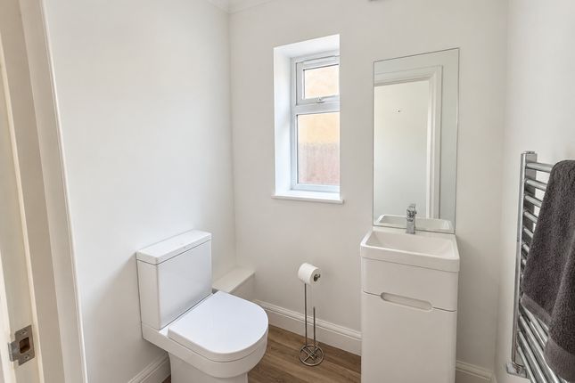 1 Fallow Lodge, Saffron Road, Collier Row photo 4