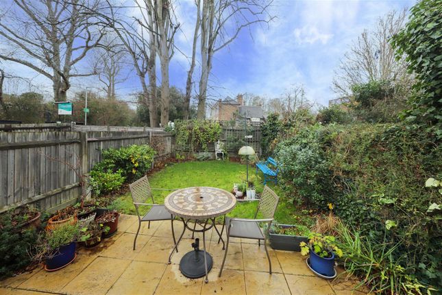 90, Lawrence Drive, Ickenham photo 4