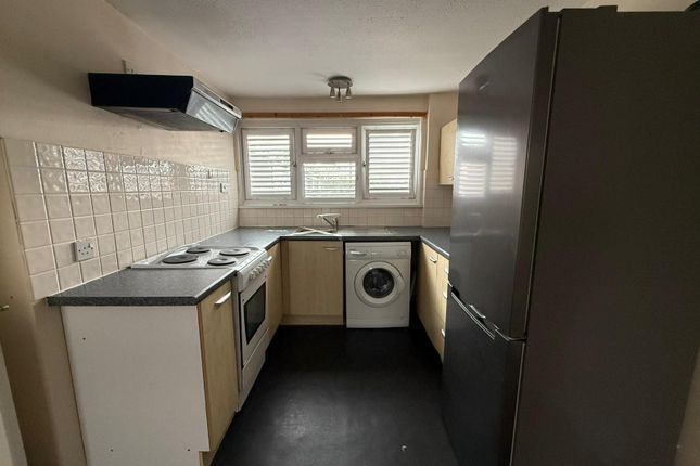15, Harvey Road, Aylesbury photo 2