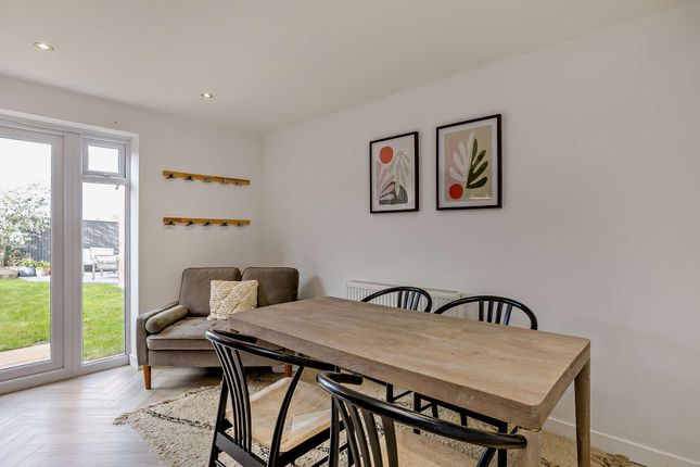 21 Royal Birkdale Way, Leeds photo 4