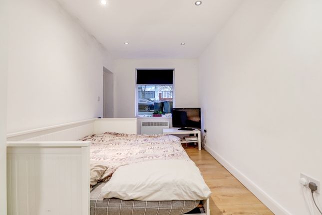 Thumbnail Room to rent in West Hill, Wembley
