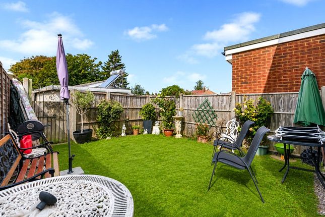 14A, Roslyn Close, Mitcham photo 2