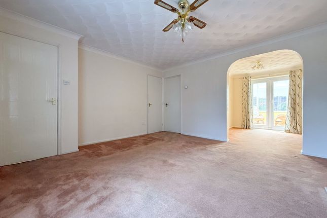 48 Manor Park, Newport photo 3