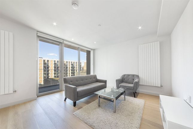 Thumbnail Flat for sale in Liner House, 3 Royal Wharf Walk