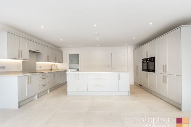 2 Halfhide Lane, Cheshunt, Hertfordshire photo 3