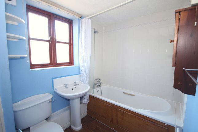 Flat for sale in Foxes Close, Southwater