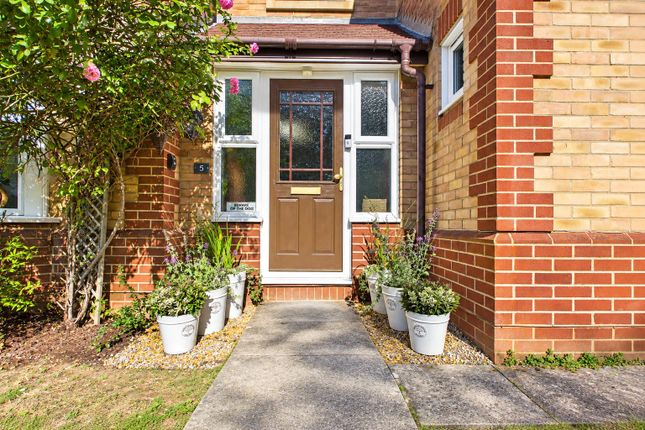 5, Sundew Close, Surrey photo 2