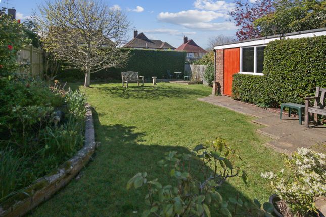 21, Fairlawn Crescent, East Grinstead photo 2