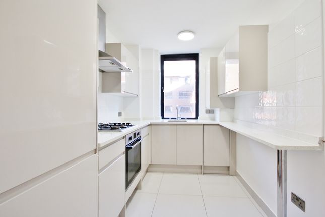 Thumbnail Flat to rent in Warwick House, Windsor Way, Hammersmith