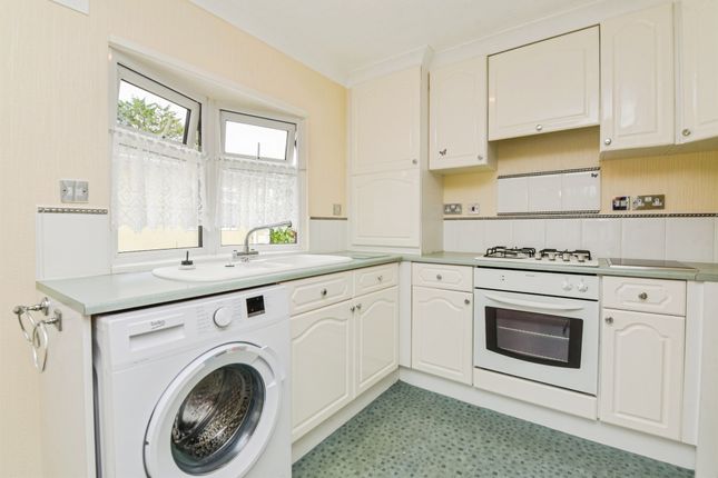10, Mullenscote Mobile Home Park, Andover photo 4