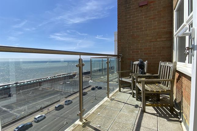 Flat to rent in Kingsway, Hove