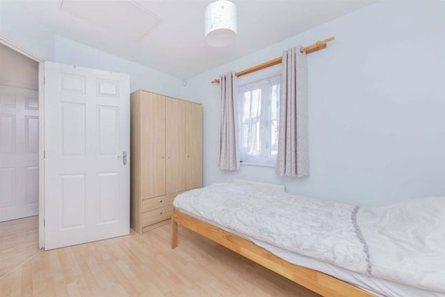 56, Pettacre Close, London photo 5