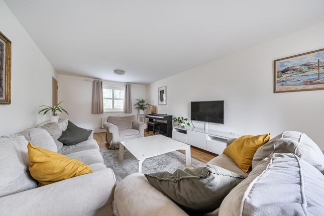 64, Brookfield Drive, Surrey photo 4
