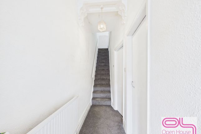 39 St. Georges Avenue, Blackburn photo 2