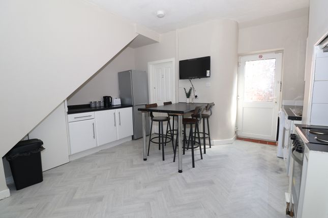 Room 5, 86 Samuel Street, Crewe, Cheshire photo 4
