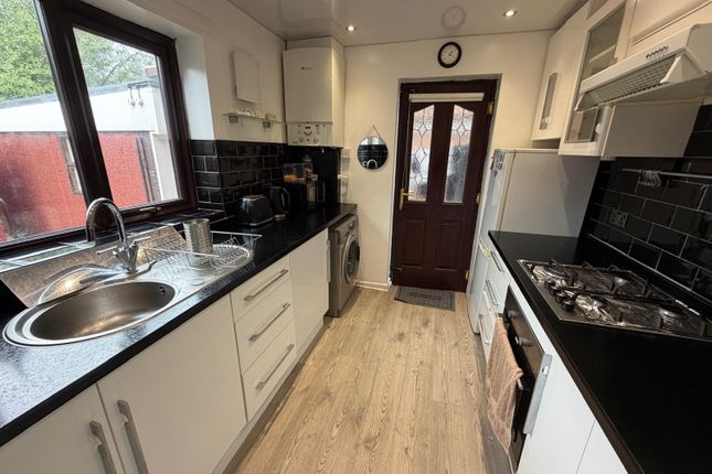 11, Underwood Close, Manchester photo 4