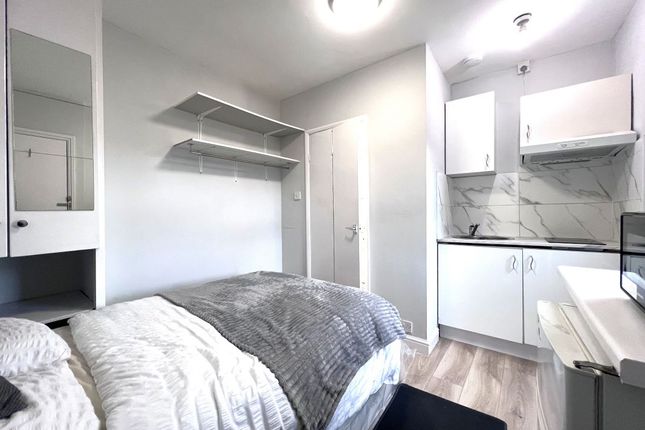 Flat 7, 2(A) Agar Grove, Camden Town, NW1 9TD photo 4