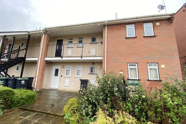 Thumbnail Flat to rent in New Road, Meopham, Gravesend