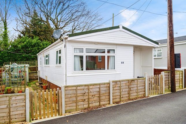 Thumbnail Mobile/park home for sale in Kings Copse Road, Hedge End, Southampton