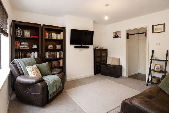 61, Clyde Crescent, Gloucestershire photo 4
