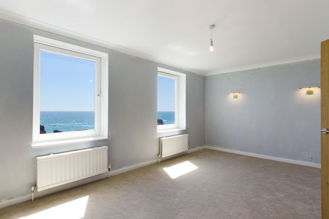 Flat to rent in Grand Avenue, Hove