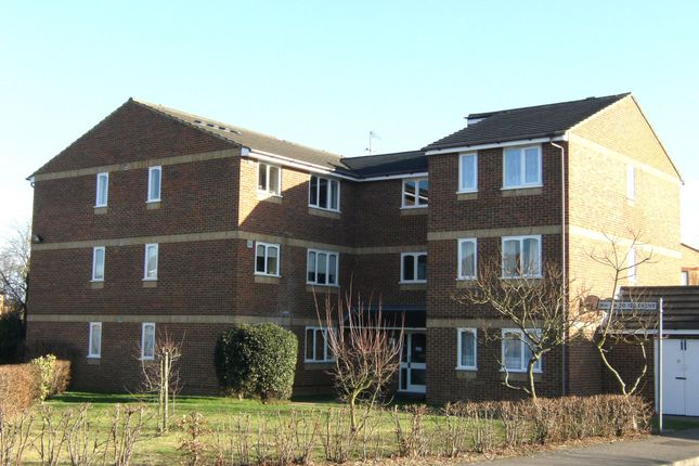 Thumbnail Flat to rent in Lowestoft Drive, Slough, Burnham